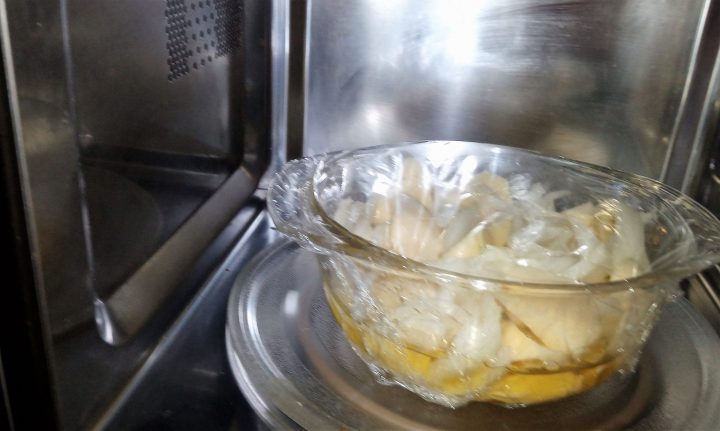 Microondas en bol de cristal.