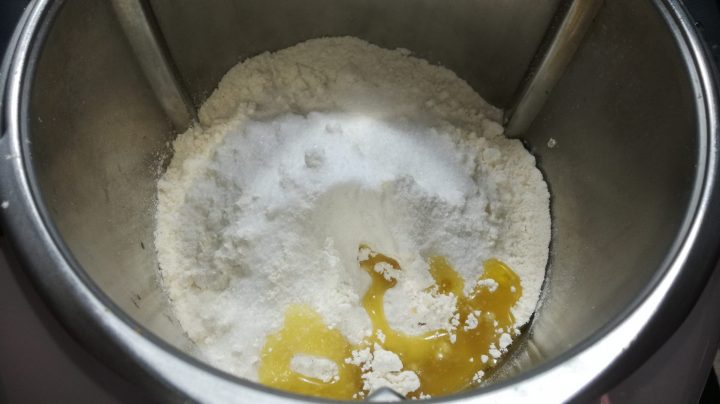 mezcla-pan-casero Mezcla de ingredientes para hacer pan casero.