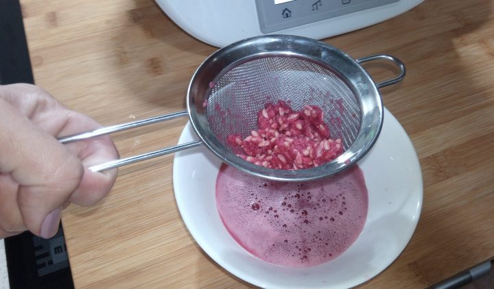 Zumo de granada para el bizcocho.