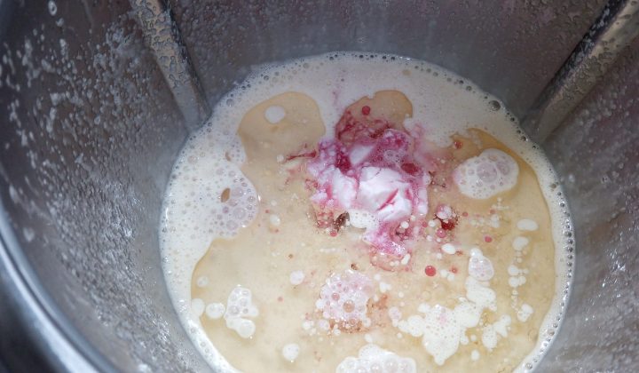 Zumo de granada para el bizcocho