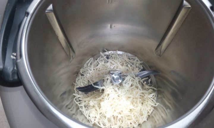 Queso rallado con Thermomix tm5.