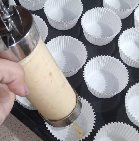 Moldes para hacer magdalenas con naranja.