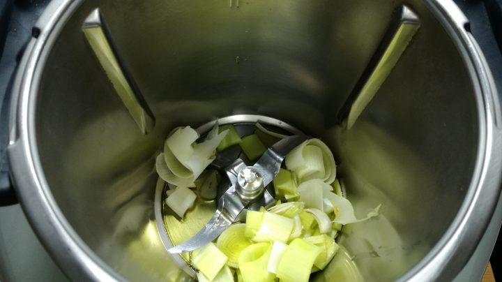 crema-calabaza-puerros-thermomix.jpg Puerros para la crema de calabazas.