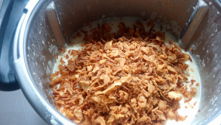 cebolla-frita-croquetas.jpg Cebolla frita para hacer las croquetas.