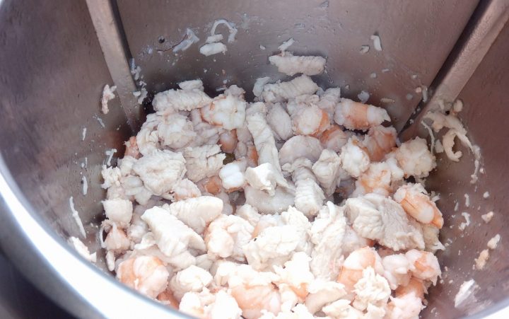 Relleno de pollo y gambas para los volavanes en Thermomix