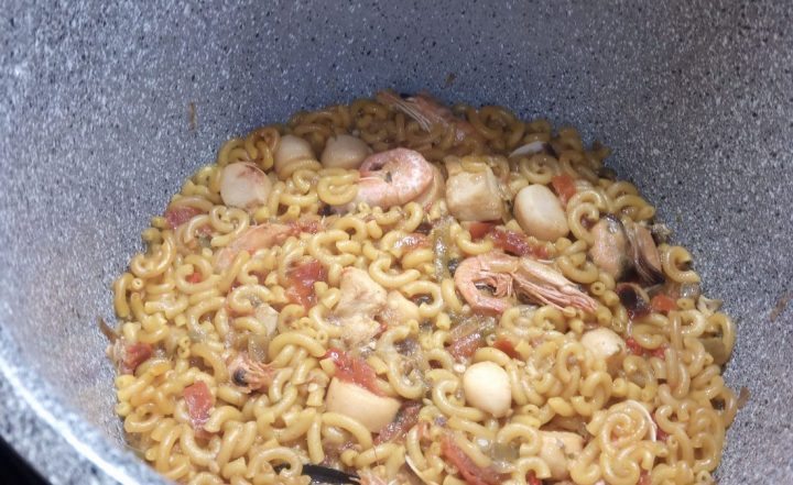 Fideuá de marisco en olla GM