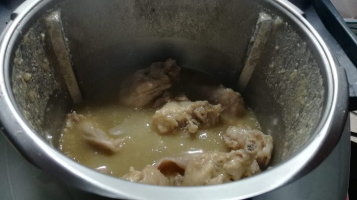 Conejo al ajillo en la Thermomix terminado