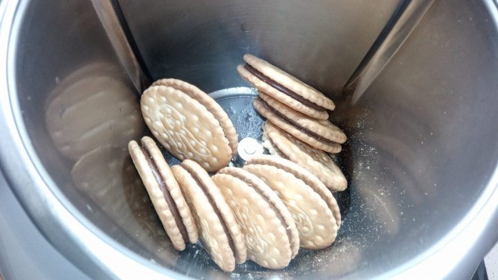 Triturar galletas príncipe en Thermomix