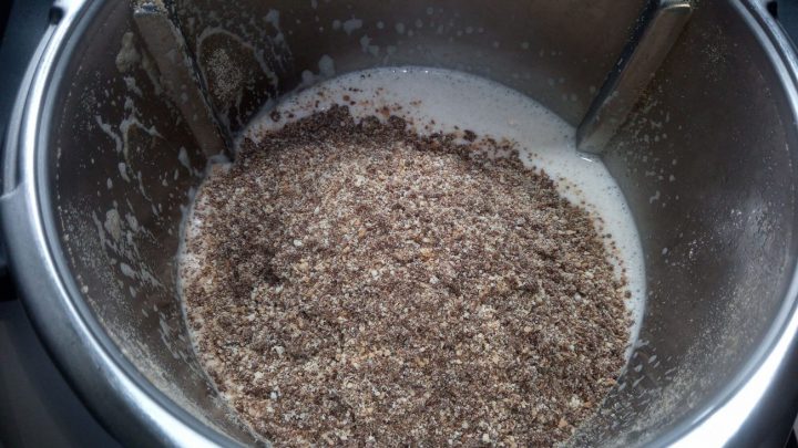 Echar las galletas príncipe en la Thermomix