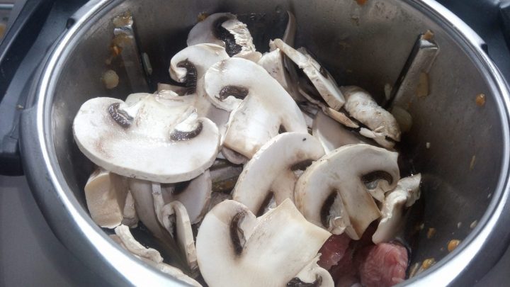 champiñones-estofado-pavo-thermomix.jpg Campiñones para el estofado de pavo en Thermomix