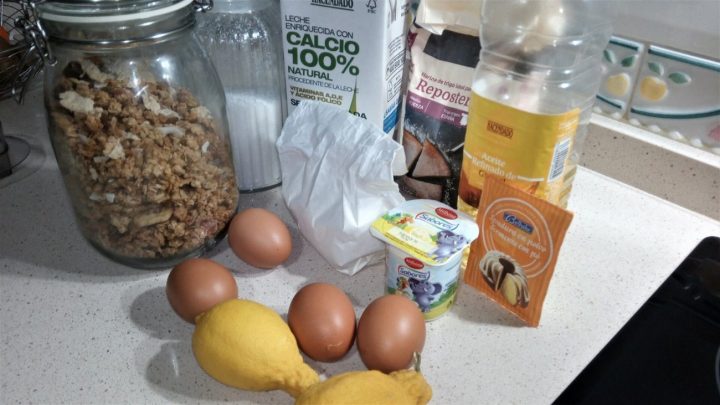 Ingredientes para hacer el bizcocho de muesli y limón en Thermomix