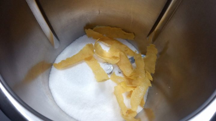 Pulverizar azúcar y piel de limón en Thermomix