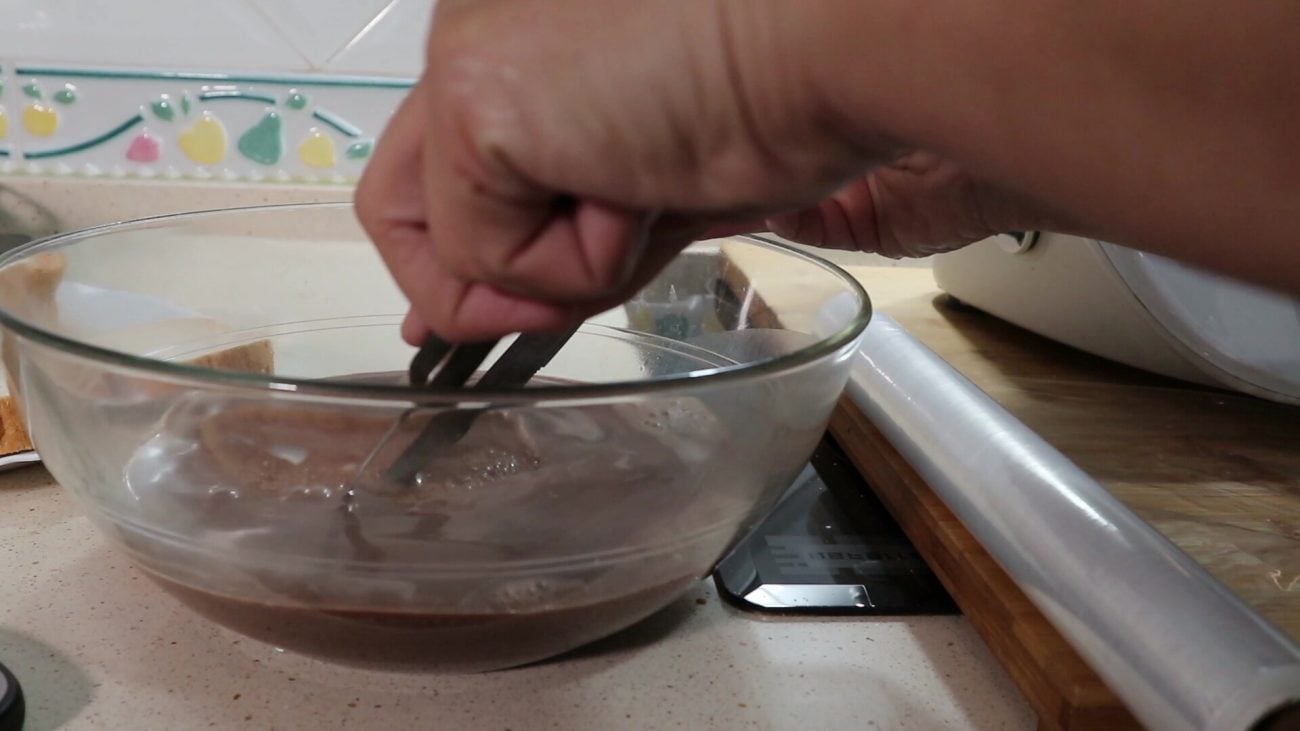 Bañar las torrijas en chocolate con Thermomix