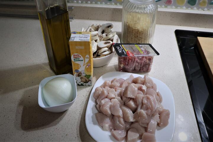 ingredientes-pollo-con-champiñones-thermomix.jpg Ingredientes para hacer pollo con champiñones Thermomix