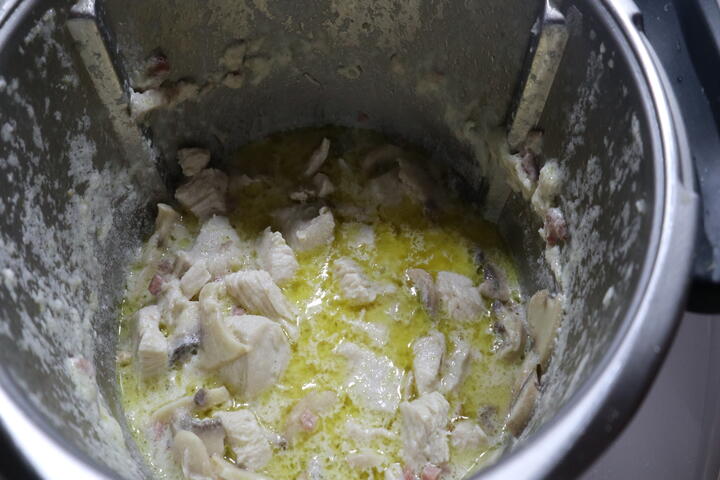 filetes-de-pollo-con-nata.jpg Filetes de pollo con nata en el vaso Thermomix