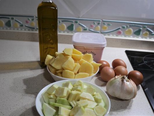 Ingredientes tortilla patatas con calabacín en Olla GM