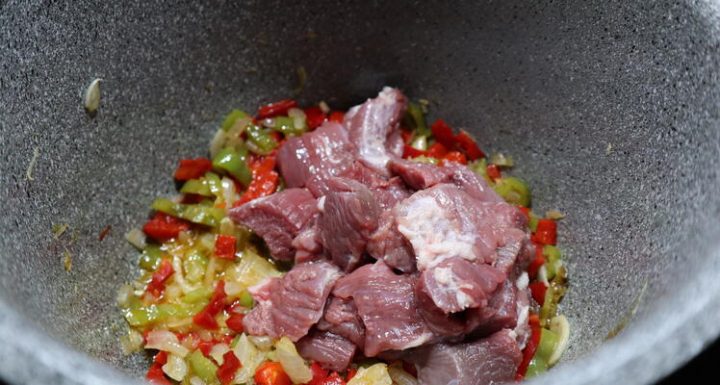 Cómo hacer patatas con carne en la olla express