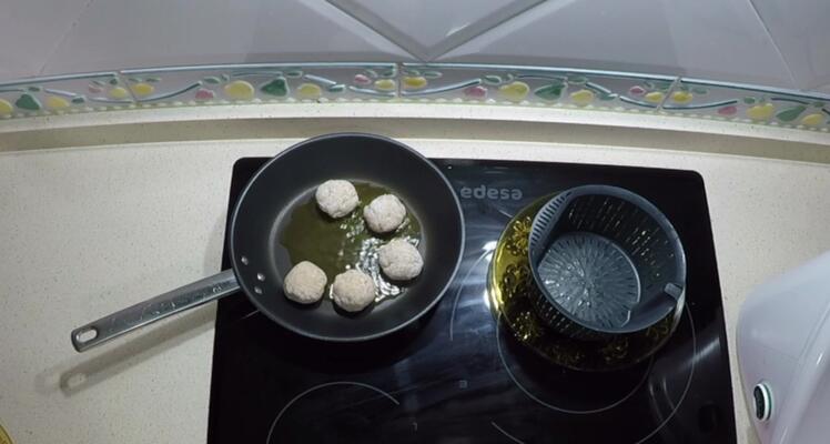 Hacer albóndigas fritas