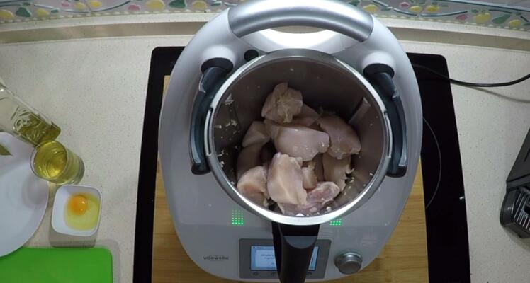 Triturar pechugas de pollo en Thermomix
