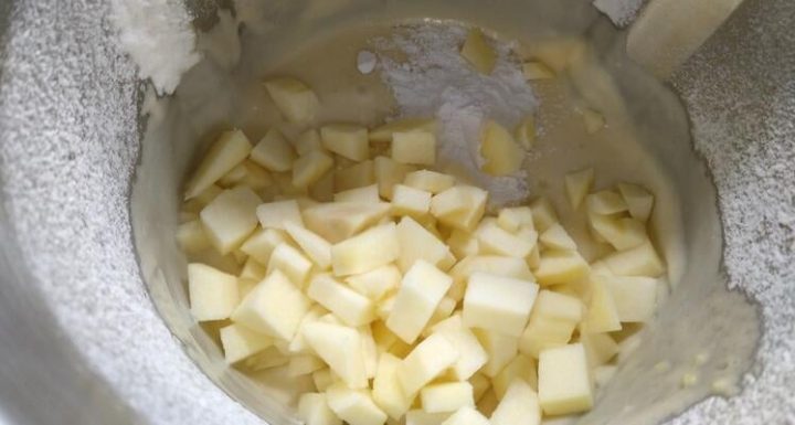 manzana-para-bizcocho Echar las manzanas para hacer el bizcocho