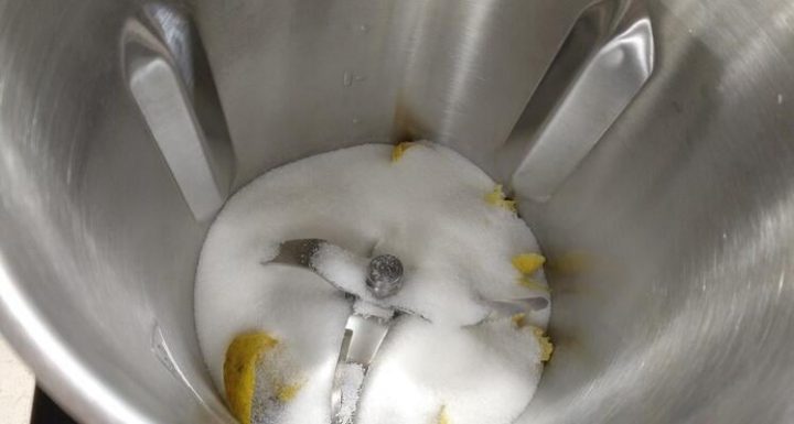 bizcocho-vapor Azúcar y ralladura de un limón