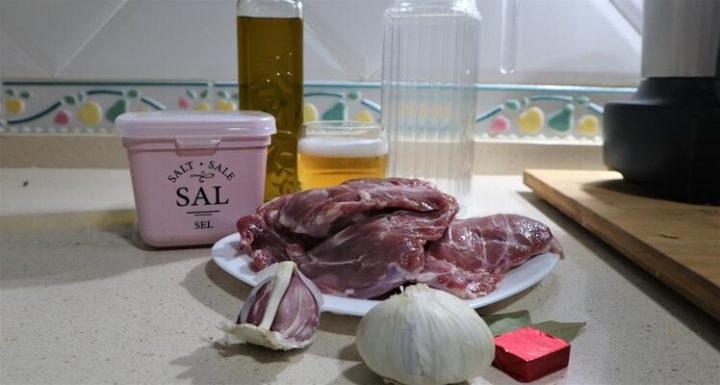 ¿Qué ingredientes necesitamos para hacer carrilleras al ajillo?