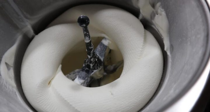 Montamos la nata con la Thermomix