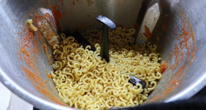 Fideos para fideuá en el vaso de Mambo