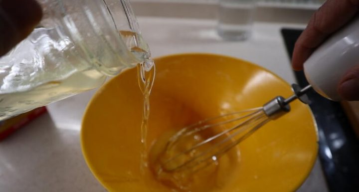 Hacer la crema de yemas para hacer la tarta de San Marcos