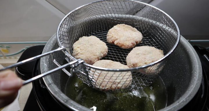 Freír los filetes rusos con la Olla Gm