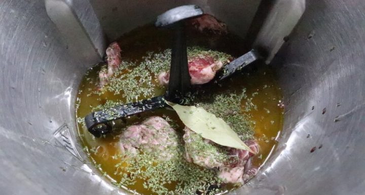 Cómo hacer salsa de vino tinto con Mambo