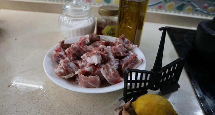 ¿Qué ingredientes necesito para hacer costilla a la miel en Mambo?