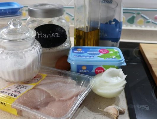 Los ingredientes para hacer los filetes de pollo con bechamel en Thermomix