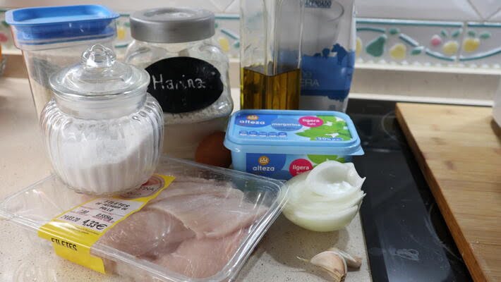 Los ingredientes para hacer los filetes de pollo con bechamel en Thermomix