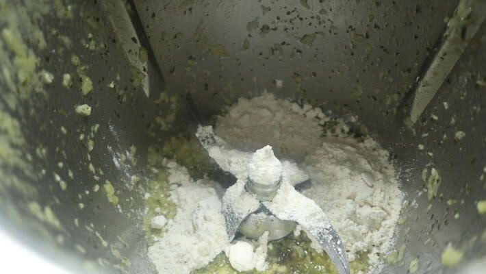 Echar el aceite para rehogar