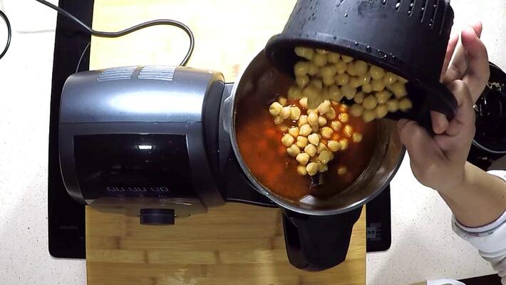 Echamos los garbanzos para cocerlos