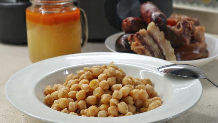 Receta de garbanzos con chorizo en Mambo