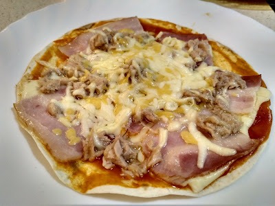 Pizza con base de trigo terminada