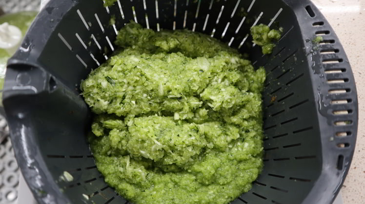 Receta-facil-de-hamburguesa-de-calabacin-al-estilo-vegetariano Receta facil de hamburguesa de calabacin al estilo vegetariano