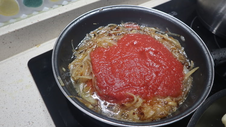 agregar-vino-cocinar-albondigas-pollo-pavo-tomate-salsa agregar vino cocinar albondigas pollo pavo tomate salsa