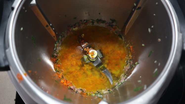 anadiendo-colorante-sal-thermomix-huevos anadiendo colorante sal thermomix huevos