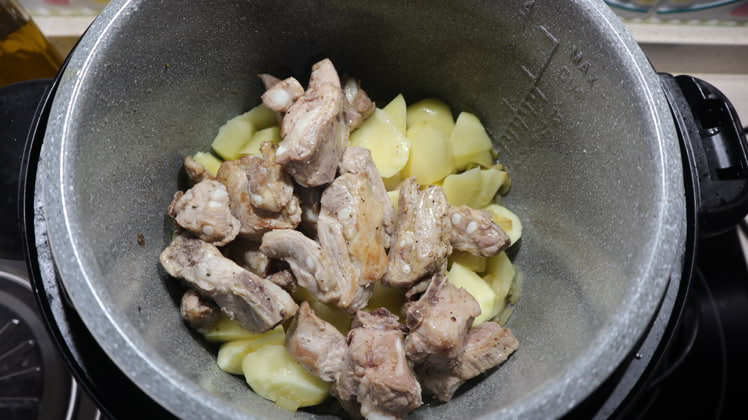 anadiendo patatas costillas sofrito olla gm