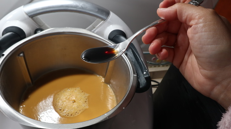 anadiendo vainilla natillas thermomix