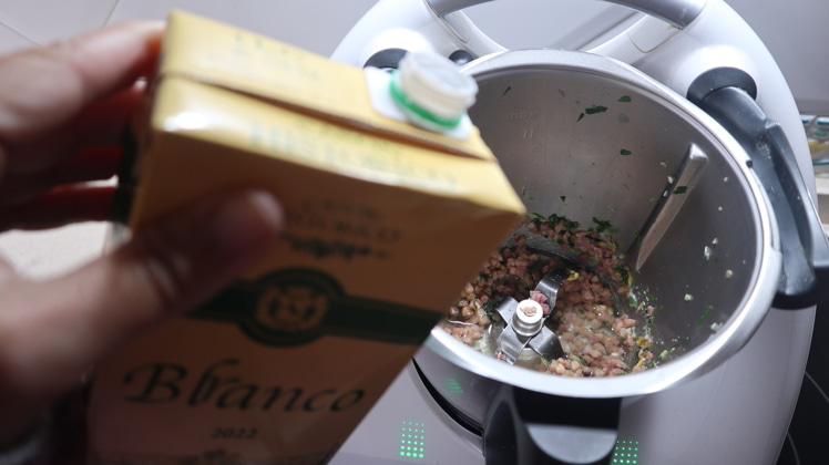 anadiendo-vino-receta-huevos-thermomix anadiendo vino receta huevos thermomix