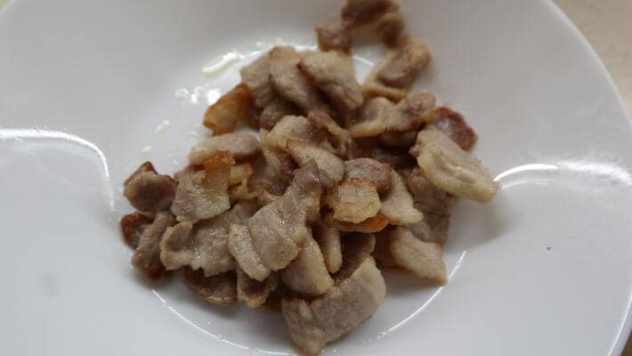 Preparar la panceta para la receta