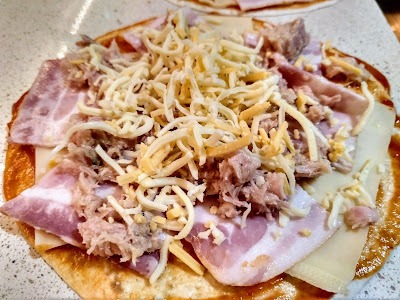 Preparar el relleno de la pizza con base de trigo