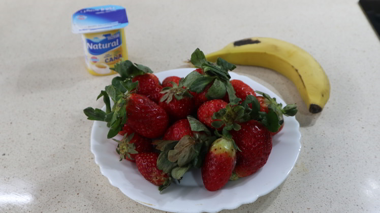 batido-fresa-platano-yogur-receta-rapida-casera Ingredientes batido fresa, plátano yogur receta rapida casera