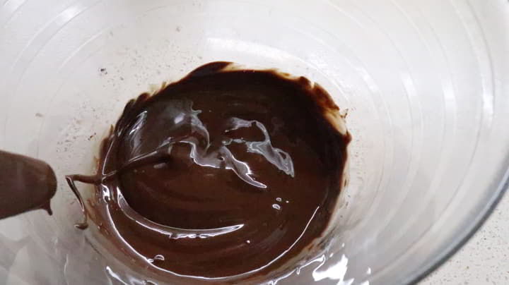 Derretimos el chocolate en el microondas
