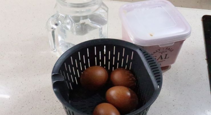 Los ingredientes necesarios para cocer un huevo en Thermomix