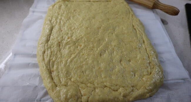 Hacer la forma de la Coca sobre el papel vegetal